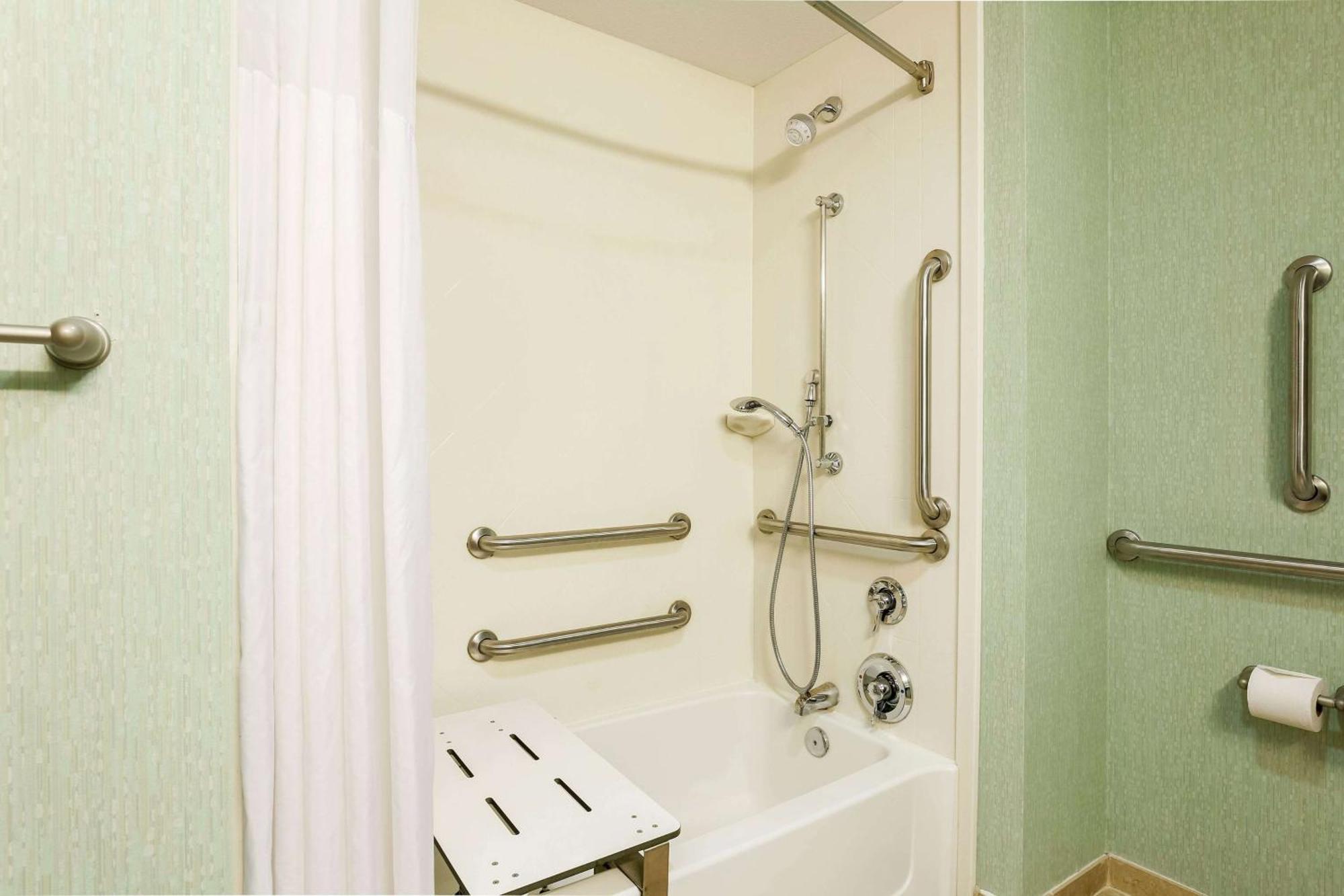 Hampton Inn & Suites Wheeling - The Highlands Triadelphia Eksteriør billede