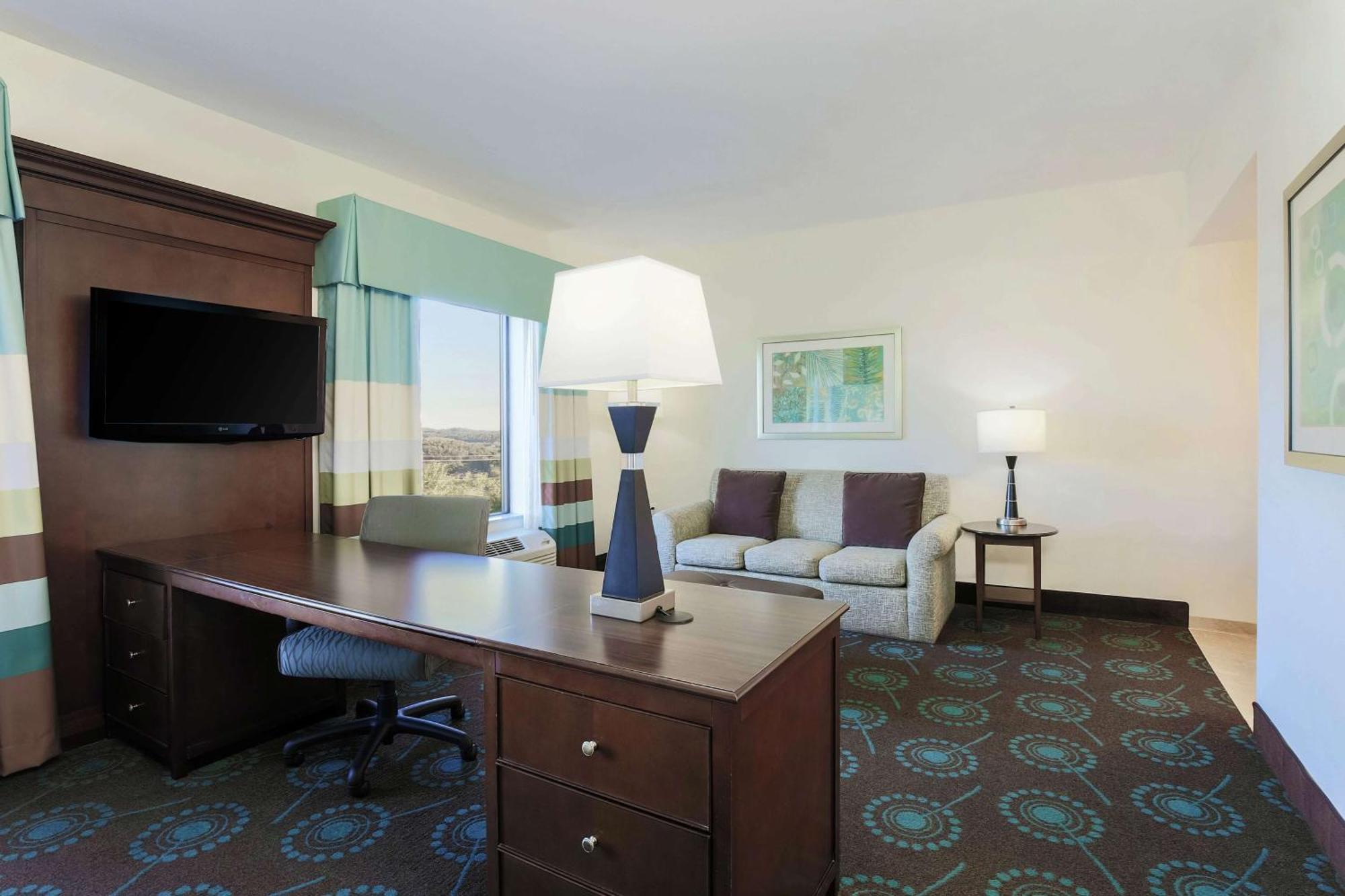 Hampton Inn & Suites Wheeling - The Highlands Triadelphia Eksteriør billede