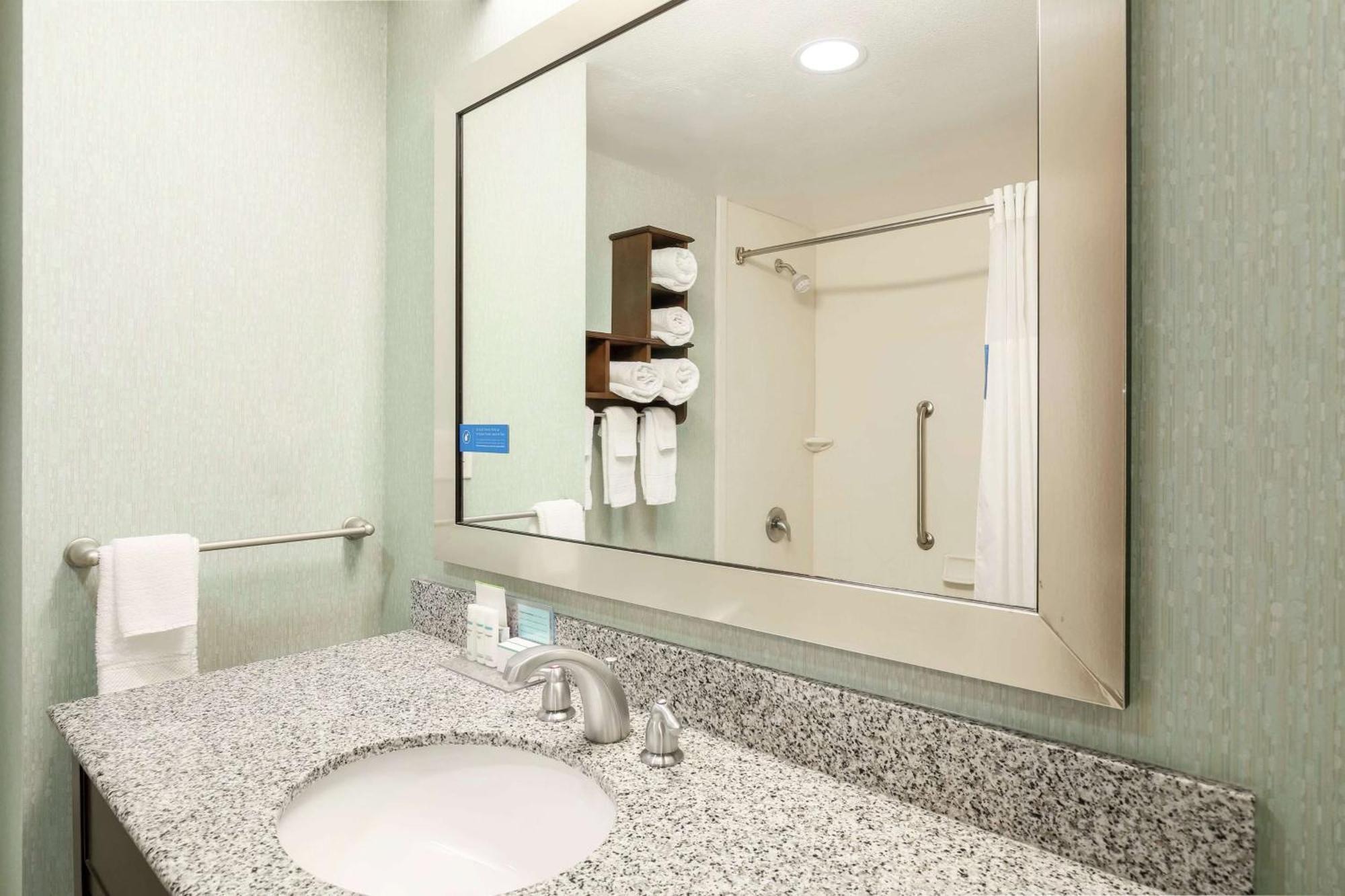 Hampton Inn & Suites Wheeling - The Highlands Triadelphia Eksteriør billede
