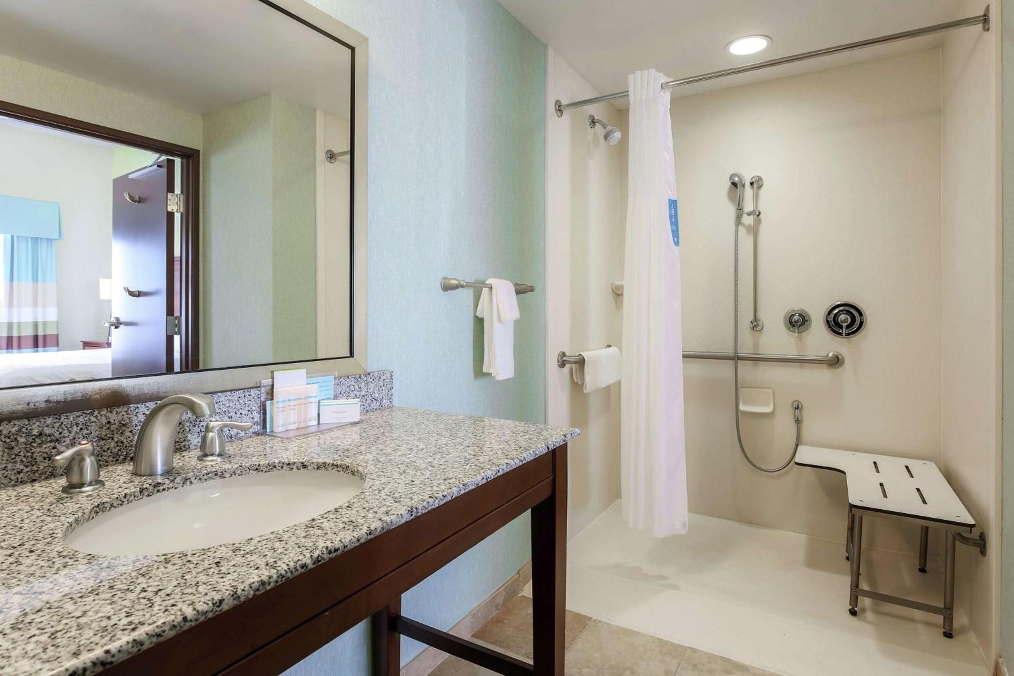 Hampton Inn & Suites Wheeling - The Highlands Triadelphia Eksteriør billede