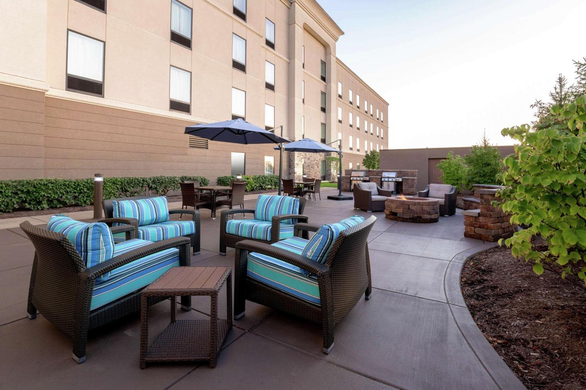 Hampton Inn & Suites Wheeling - The Highlands Triadelphia Eksteriør billede