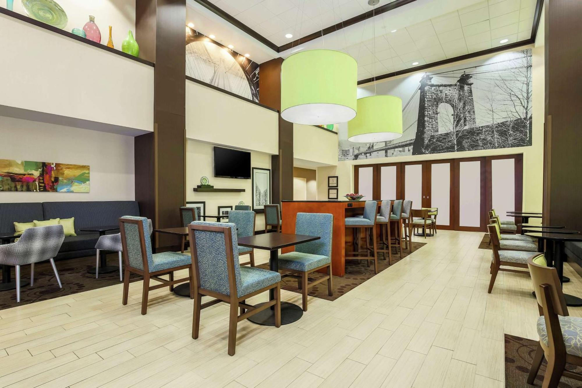 Hampton Inn & Suites Wheeling - The Highlands Triadelphia Eksteriør billede
