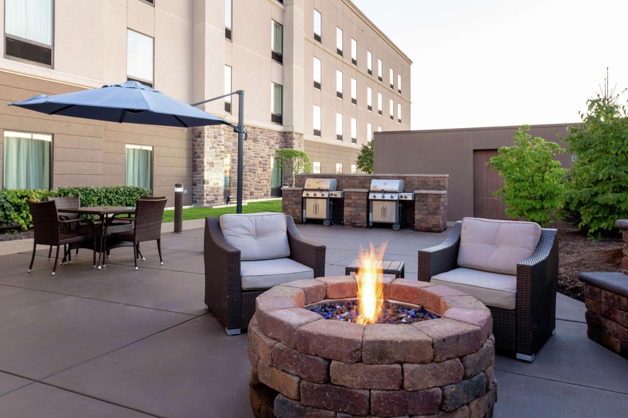Hampton Inn & Suites Wheeling - The Highlands Triadelphia Eksteriør billede